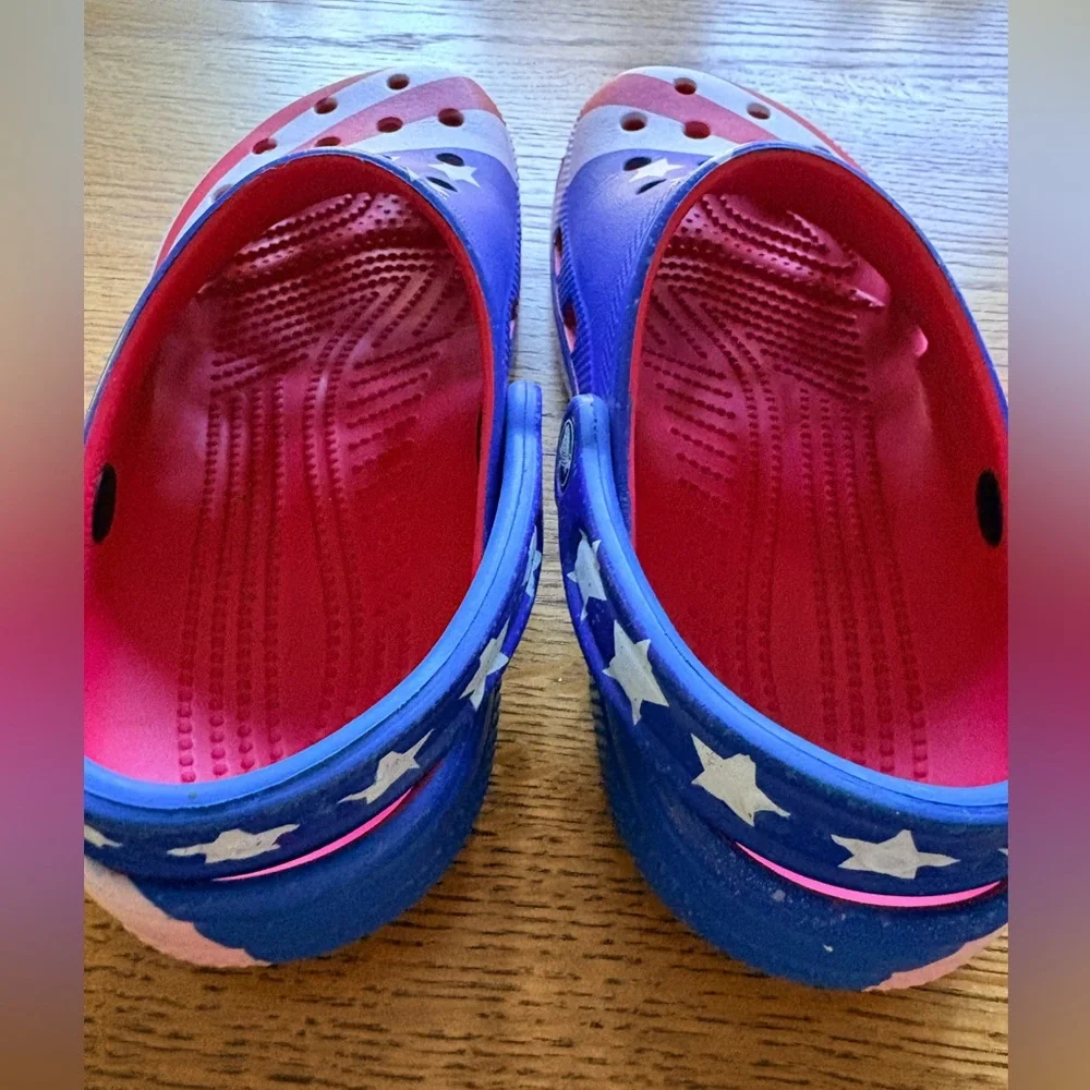 Crocs- UNISEX- J4- Classic, Patriotic, American flag, USA - Picture 3 of 11